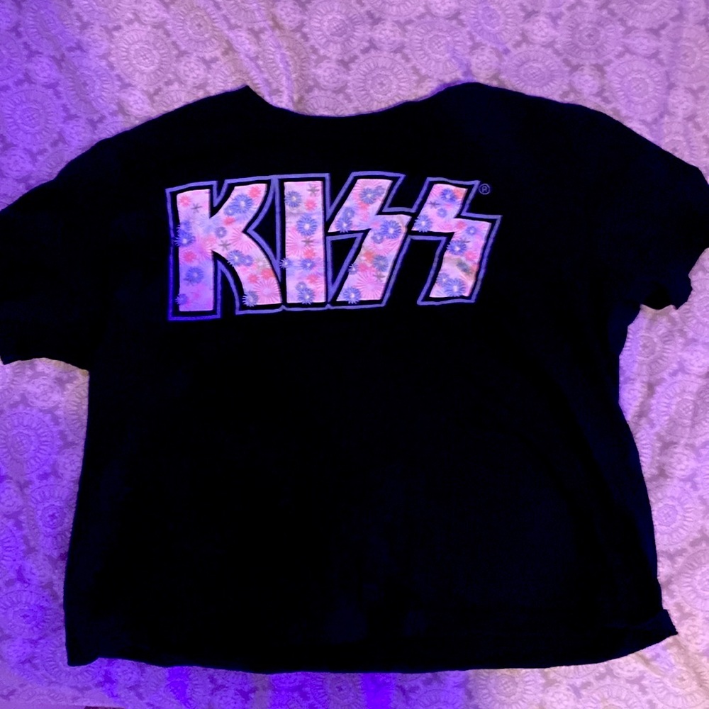 Kiss shirt very soft and a little cropped